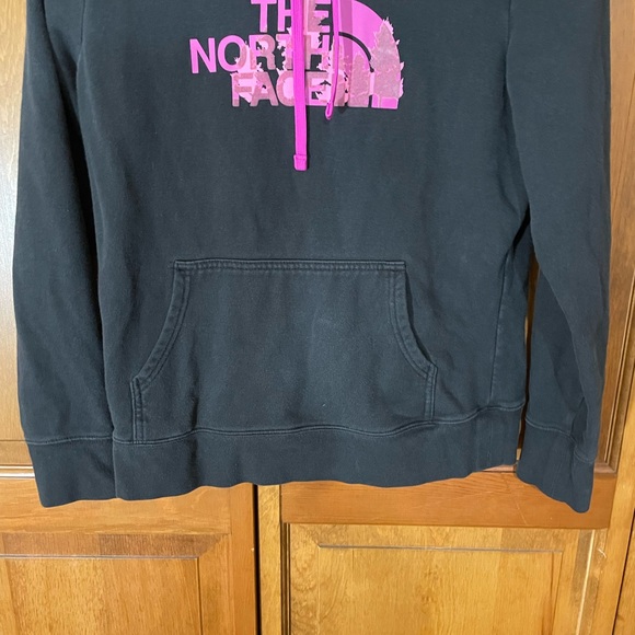 The North Face Hoodie Womens M Black and Pink Outdoor activewear Loungew… - Picture 4 of 6